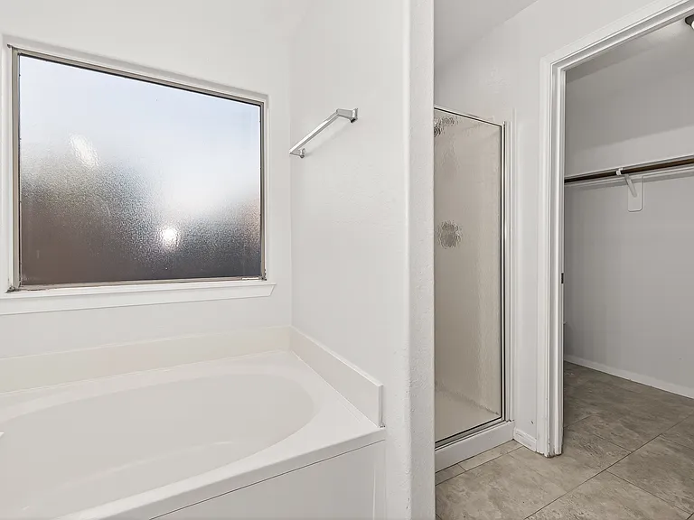 2731 Roaring Oaks Ln — Photo 25