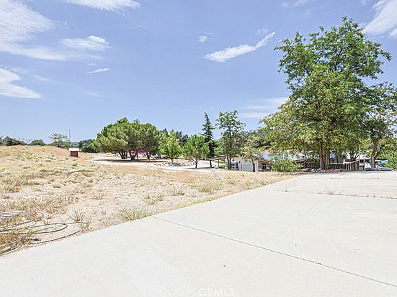 4th image of 38181 Valley Oak Ln