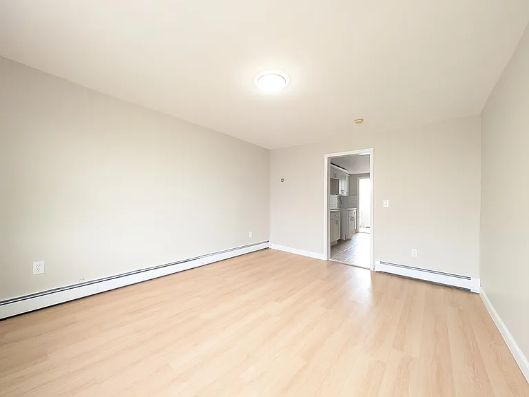 22 Somme St #3 — Photo 3