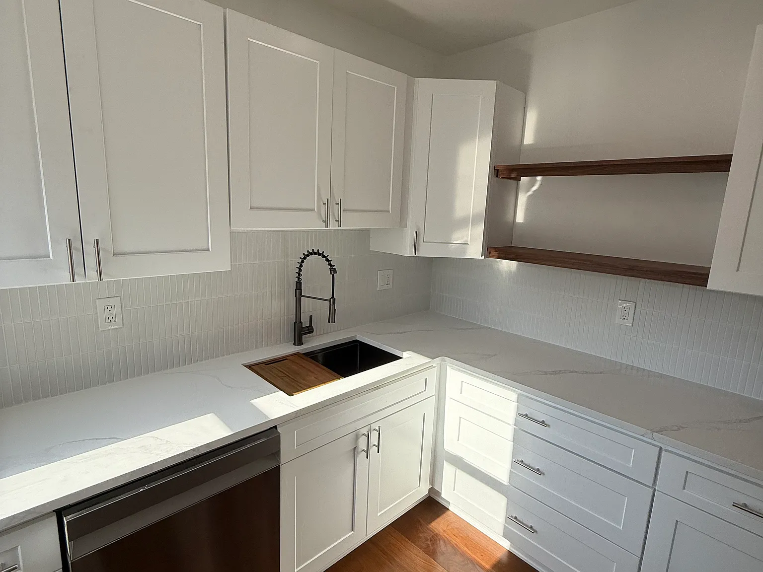 5 bed, 1906 sqft, $2,850 — Photo 2