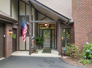 740 N Sunlight Ridge Ct, Hendersonville, NC 28792