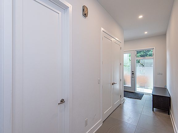 3rd image of 567 Evered Ave
