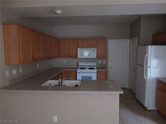 5th image of 4425 Oberlander Ave