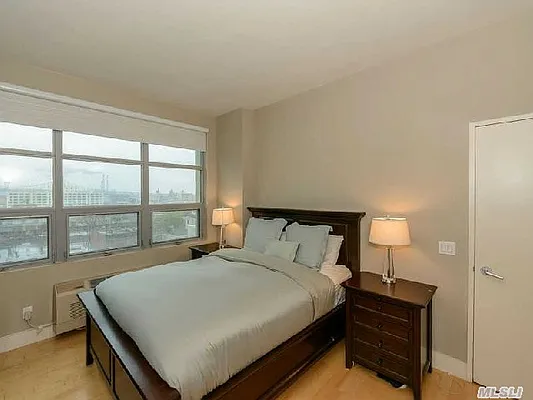 Sold by Daniel Gale Sotheby's International Realty | media 35