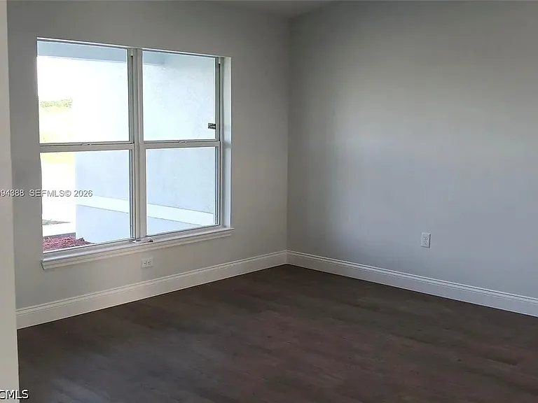 634 Royce Rd — Photo 5