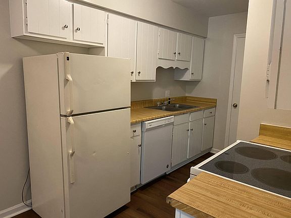 4th image of 1661 Horseshoe Dr APT D