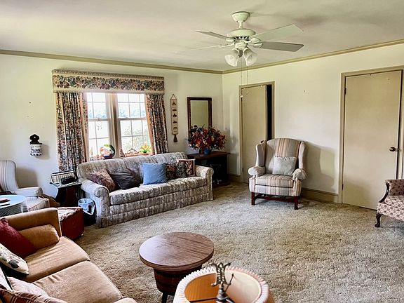 4th image of 404 Mulberry Ln