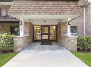752 Quaker Ln #C311, Warwick, RI 02818