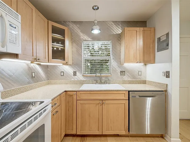 5330 Balcones Dr #G — Photo 13