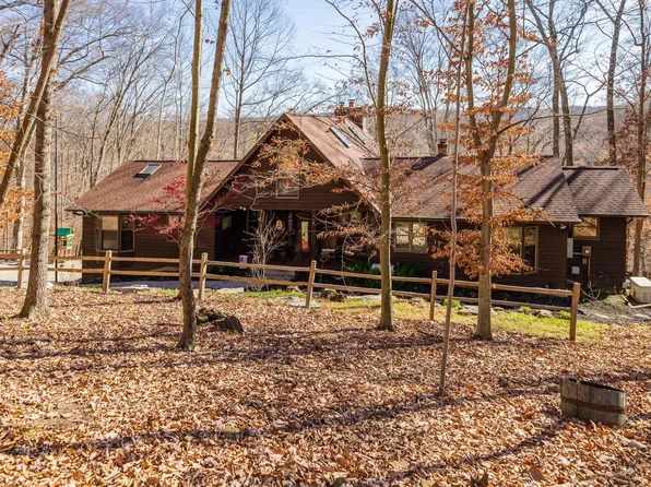 1640 Cardinal Hill Ln, Sugar Grove, OH 43155