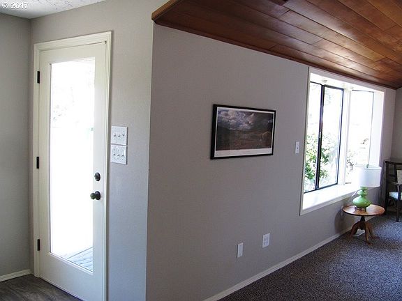 3rd image of 305 SE 103rd Ave