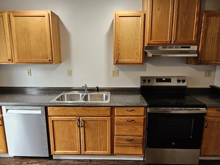 408 Main St — Photo 4