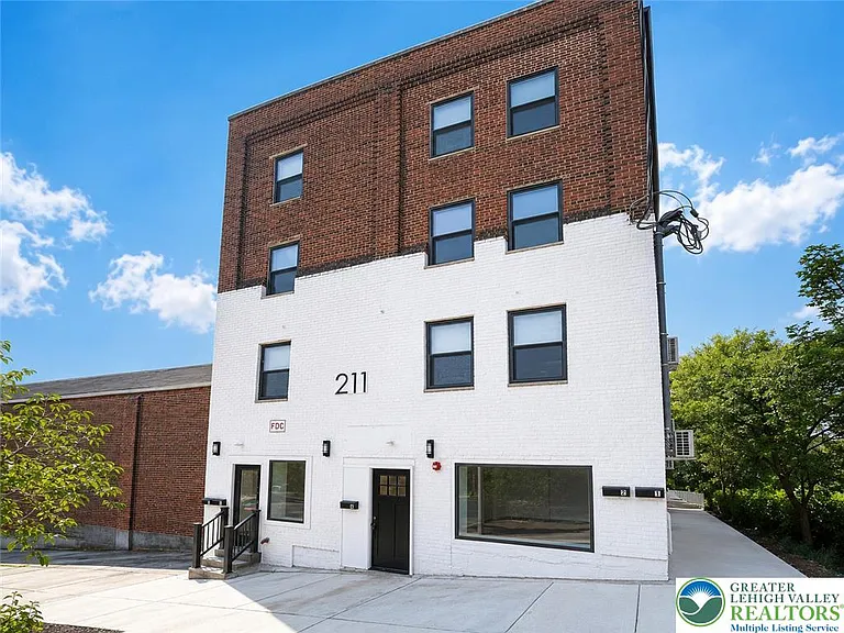 211 South St #8 — Photo 1