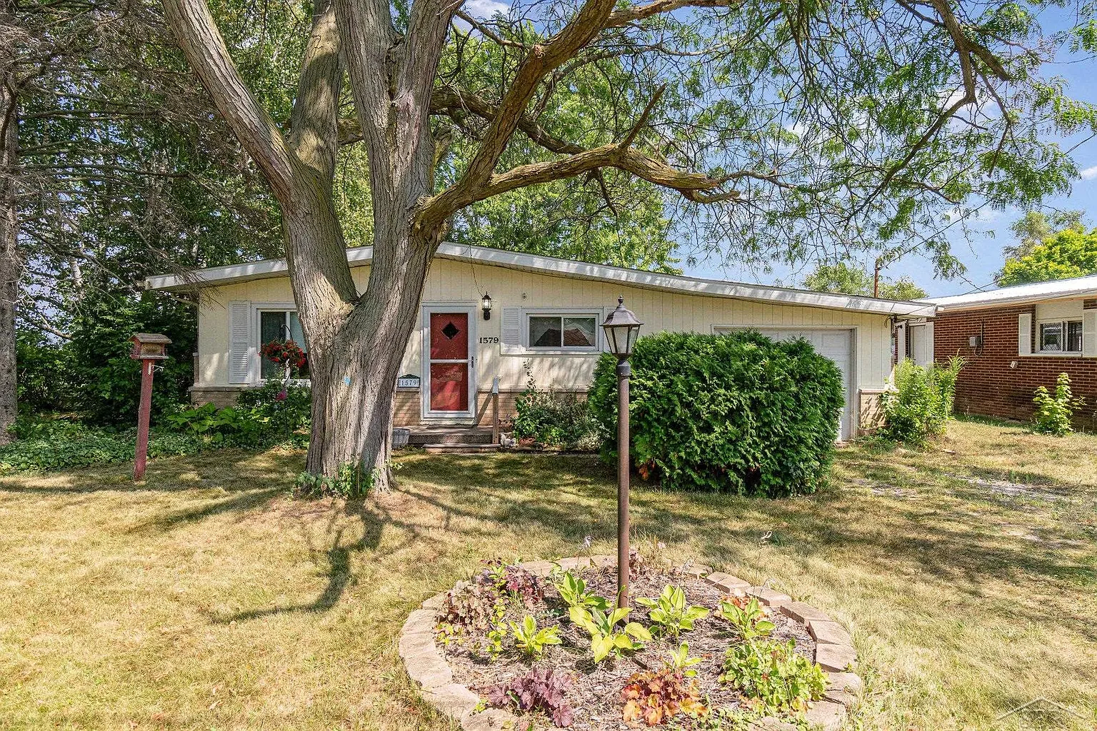1579 Joy Rd photo 1