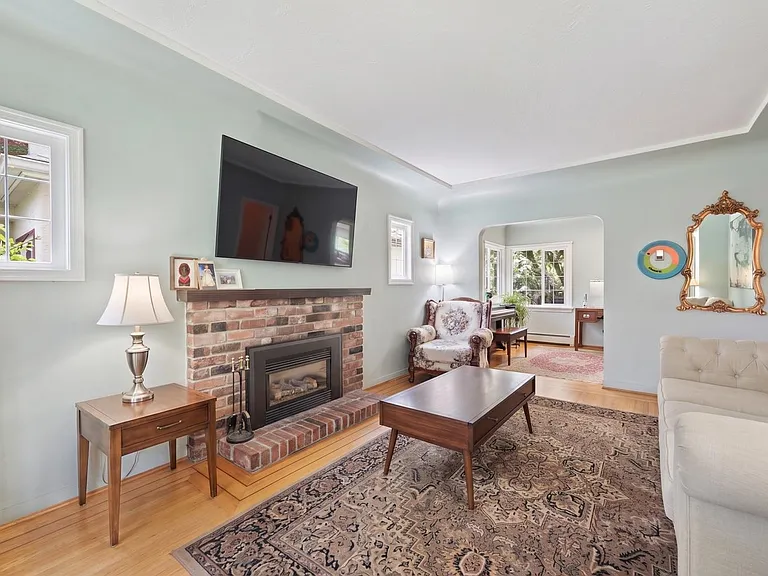 3079 Crown St — Photo 3