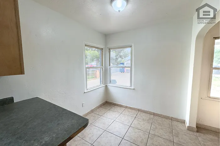 2517 E Culver St — Photo 11