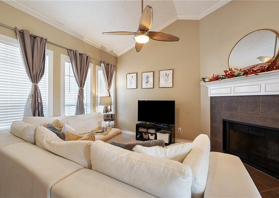 1st image of 711 W 21st St #303