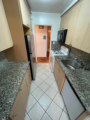 Rented by Candid Listings LLC | media 12