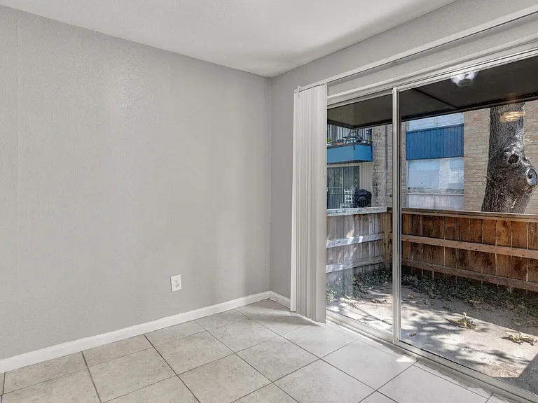 3737 Hillcroft Apartments — Photo 61