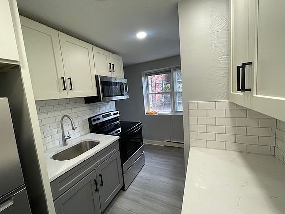 2nd image of 808 Willard St Unit F3