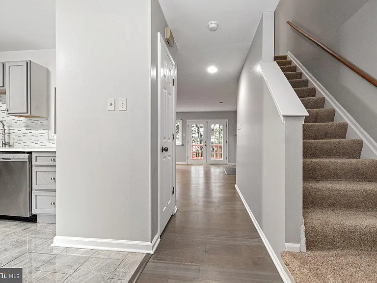 54 Hamlet Dr — Photo 2