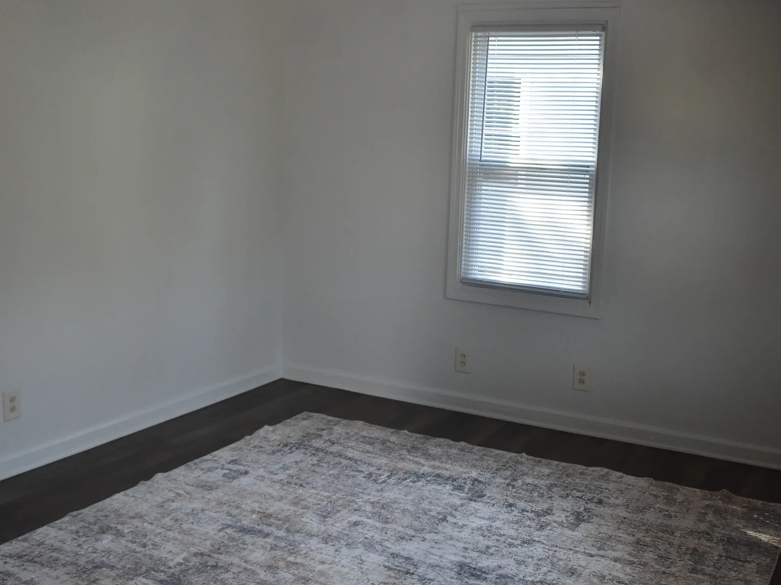2 bed, 900 sqft, $1,400 — Photo 2