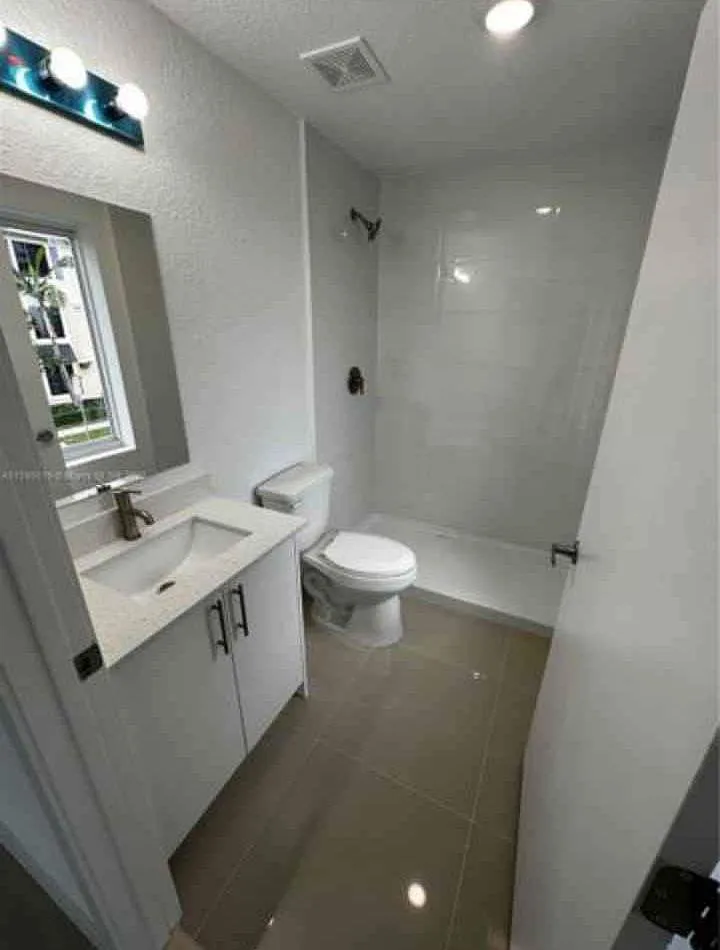 4 bed, 3.5 bath, 1700 sqft, $2,800 — Photo 4