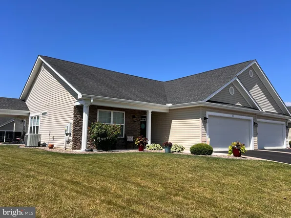 64 Chagrin Dr, Falling Waters, WV 25419