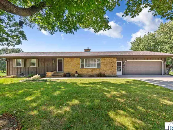 127 Woodcrest Ter, Le Sueur, MN 56058