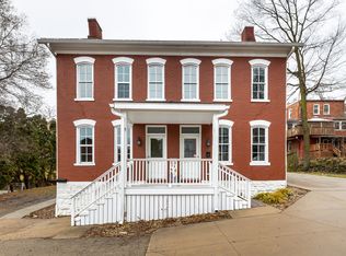 490 Haydens Ln, Dubuque, IA 52001