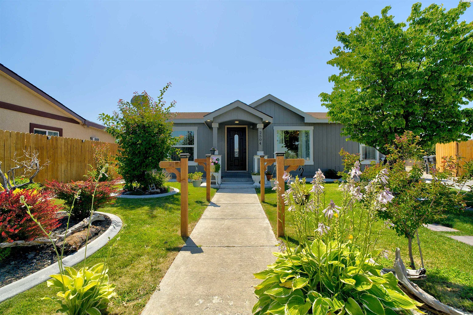 2504 E Alvina St photo 1