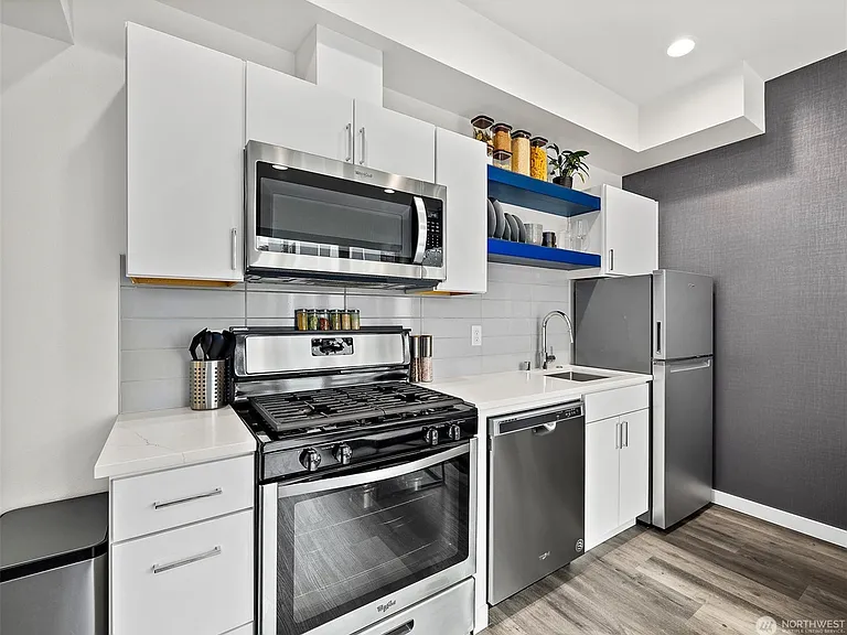 1211 E Mercer St — Photo 3
