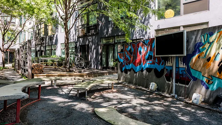 Rented by Nooklyn NYC LLC | media 112