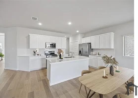 5 bed, 2514 sqft, $3,500 — Photo 2