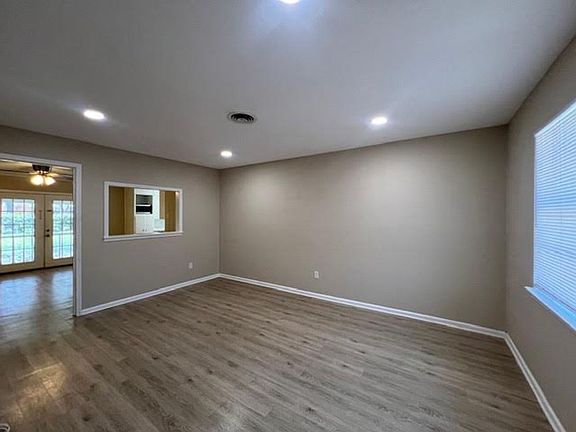 2nd image of 1824 Mountainview Dr