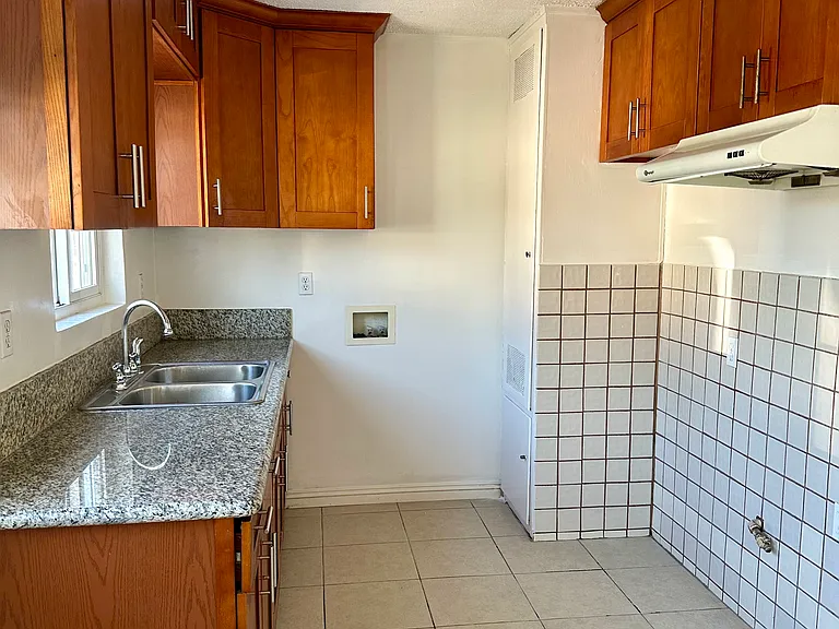 2539 1/2 Floradale Ave — Photo 2