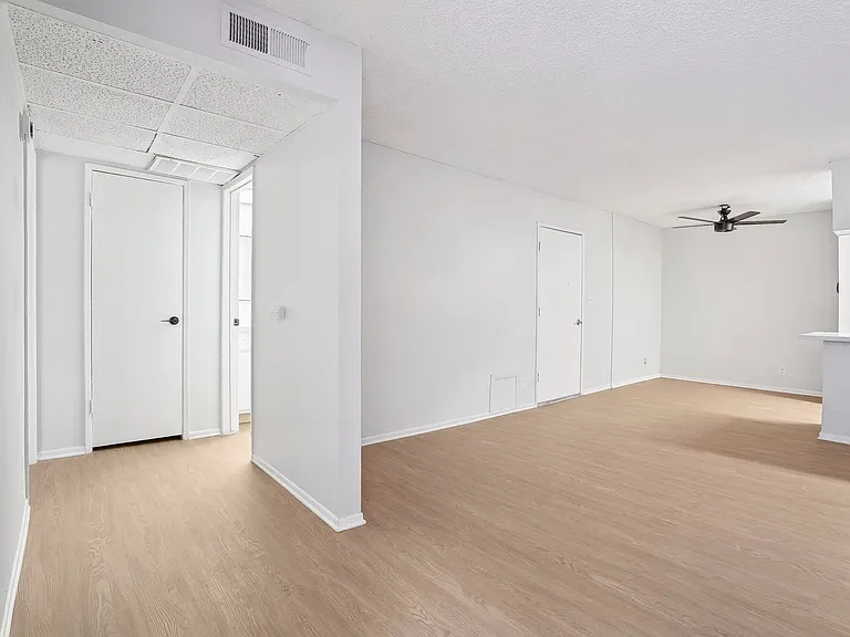 245 South Serrano Ave — Photo 41