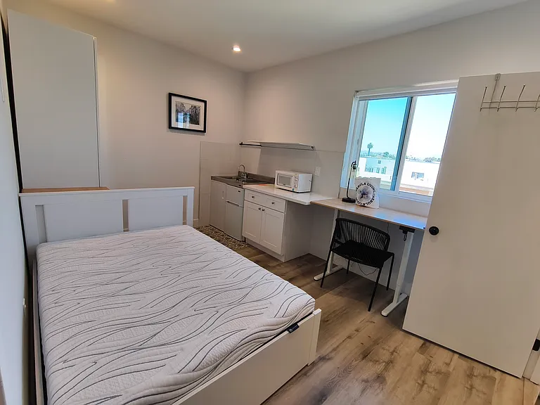 3020 S Normandie Ave #E3-2 — Photo 2