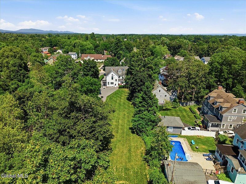 3rd image of 542 Glen Street