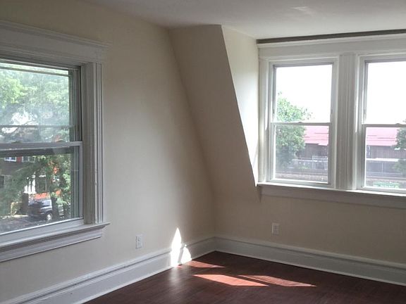3rd image of 64 Eaton Pl #3