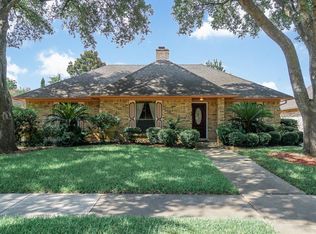 2915 Barnhill Ln, Sugar Land, TX 77479