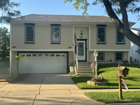 1190 Singleton Dr, Roselle, IL 60172