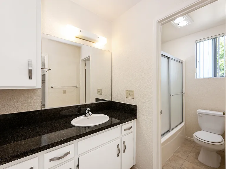 7013 Haskell Ave #203 — Photo 15