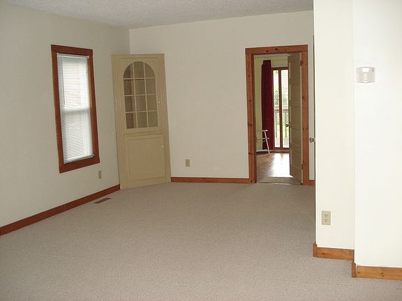 LR & Entrance to "sunroom"