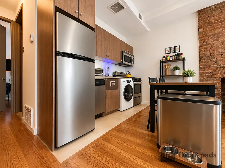 724 Franklin Ave #1F — Photo 2