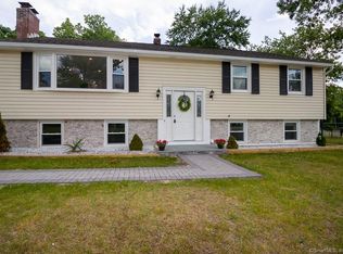 17 Grant Rd, Enfield, CT 06082