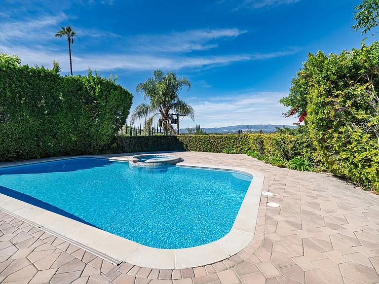 18047 Karen Dr — Photo 44