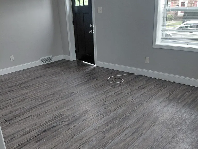213 Liston Ave — Photo 2