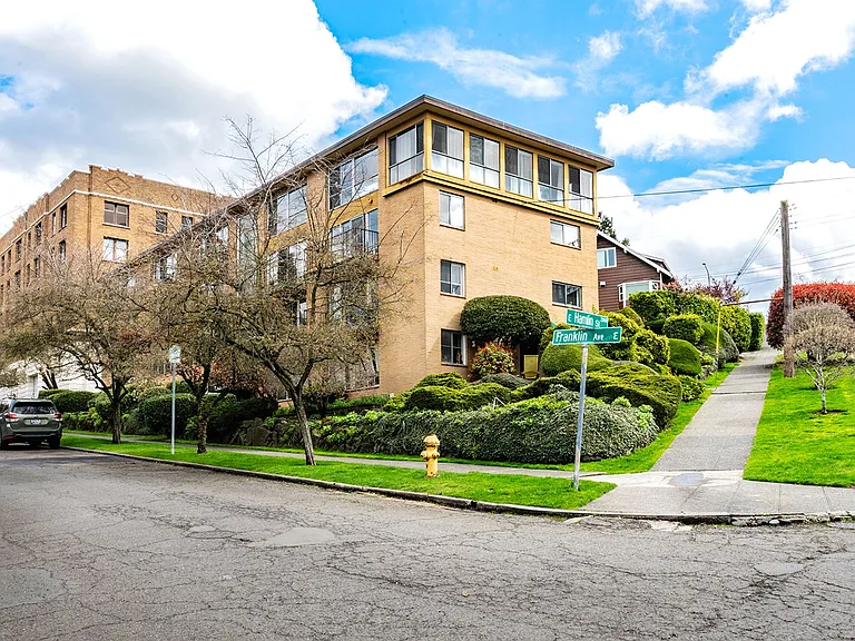 Hamlin Place — Photo 4