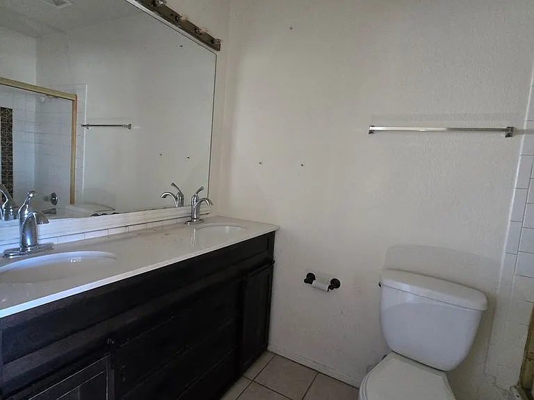 4300 N Lamont St #201 — Photo 17